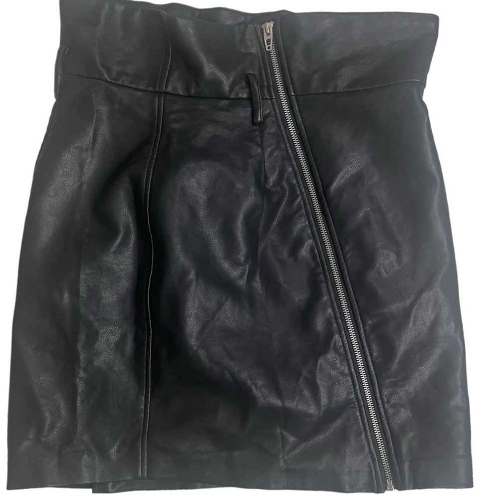 NEW BLANK NYC
Blank NYC Faux Leather Front Zip Mini Skirt Size 28 - Picture 1 of 12